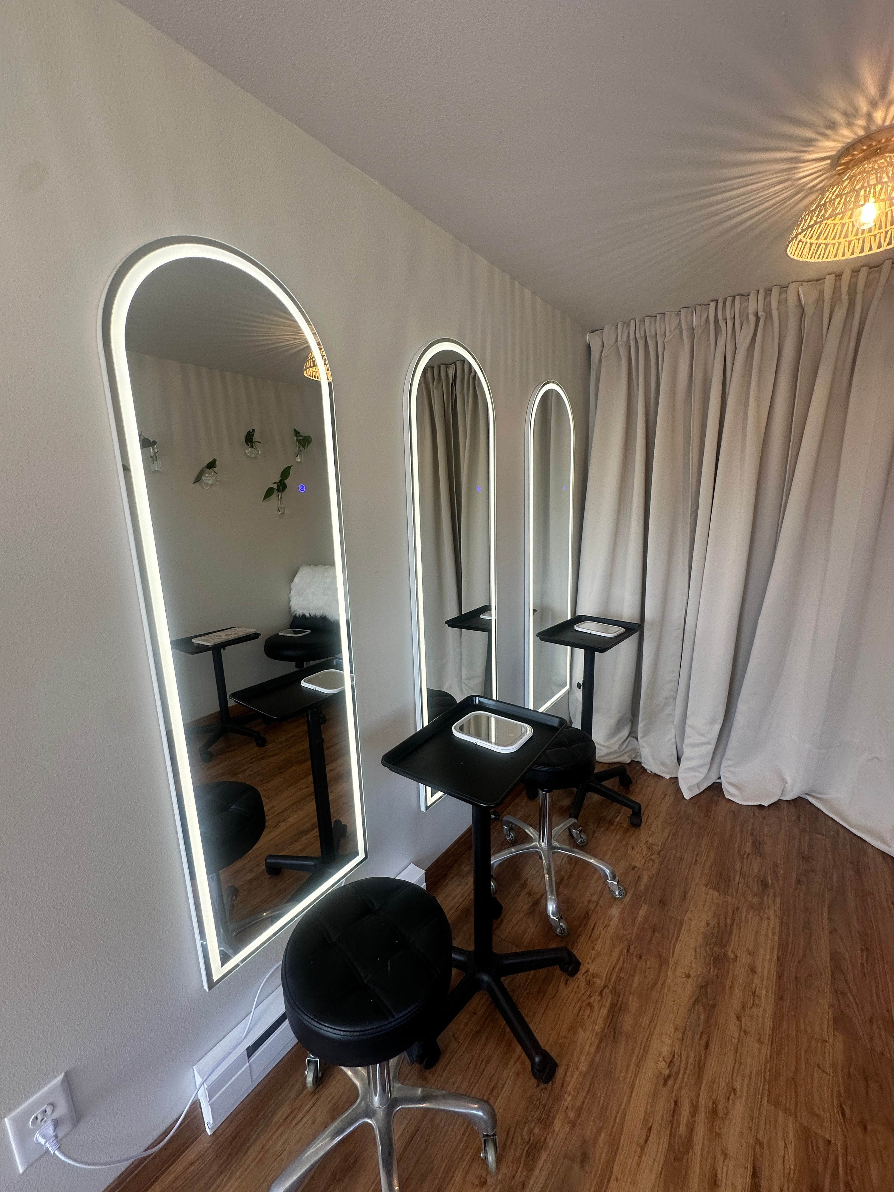 Personalized DIY lash Masterclass at The Lash Bar luxury lash studio